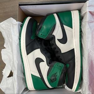 Air Jordan 1 high OG pine green.